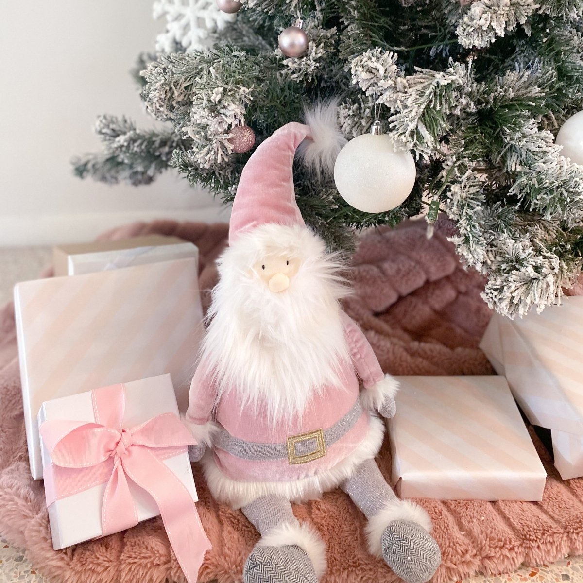 Santa Shelf Sitter - Dusty Rose